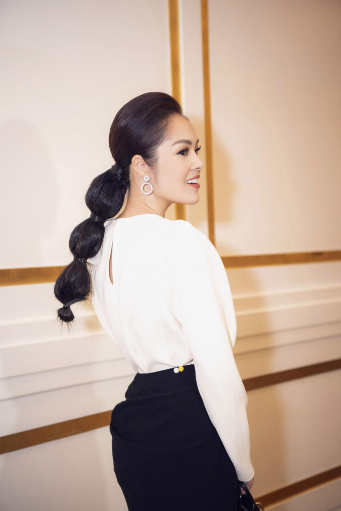 C&ocirc; đang x&acirc;y dựng h&igrave;nh ảnh b&agrave; mẹ một con sang trọng, mạnh mẽ.