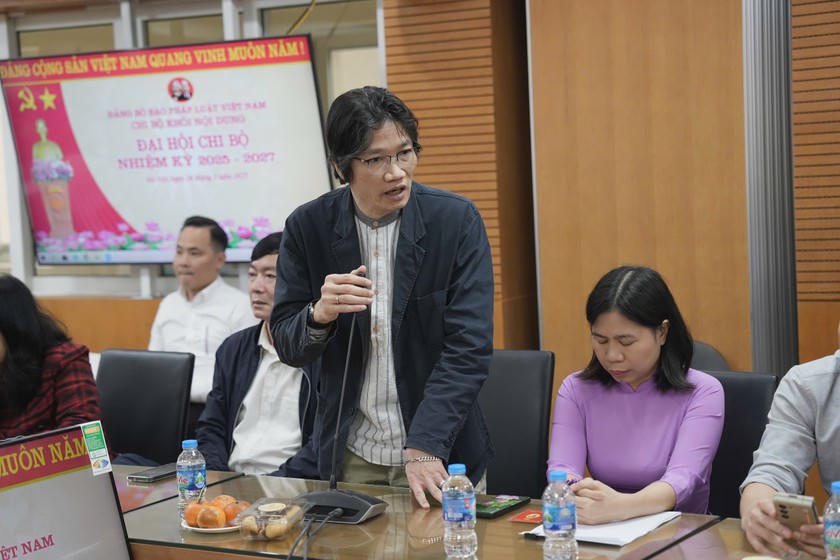 Đồng chí Võ Tuấn Anh, Trưởng Ban Kinh tế - Doanh nhân phát biểu tại Đại hội.