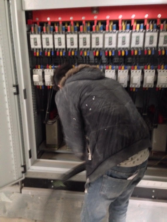 Cháy tủ hạ thế lúc 9h sáng, đến giờ vẫn chưa khắc phục xong.