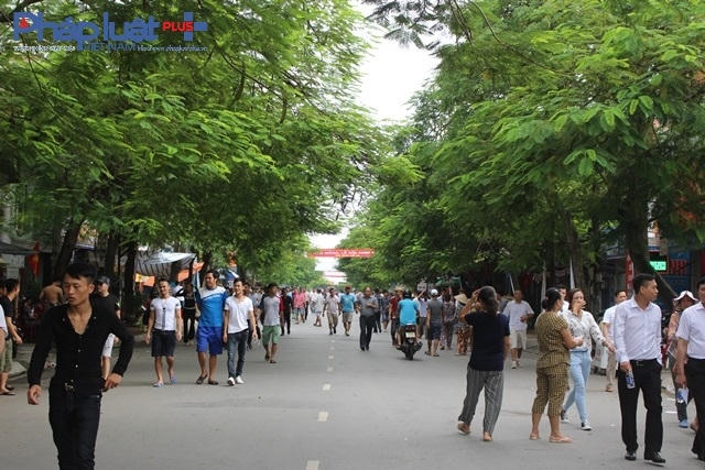 Ch&ugrave;m ảnh: