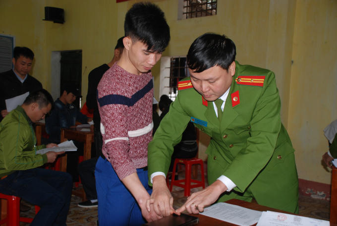 Các phạm nhân làm thủ tục cuối cùng để được về đón tết cùng gia đình.