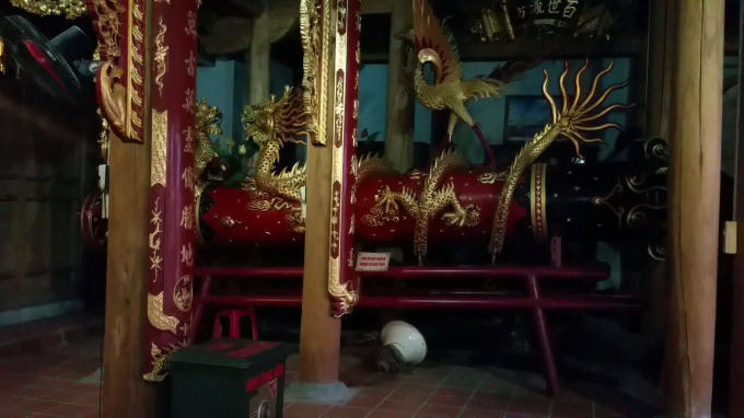 Pháo rước của Lễ hội rước pháo Đồng Kỵ trưng bày trong nhà truyền thống của làng.