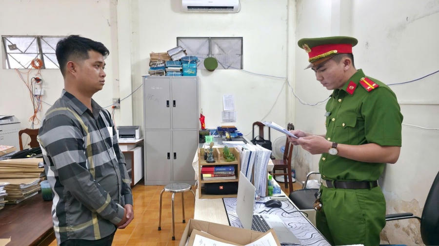 Cơ quan điều tra thi hành Lệnh bắt bị can để tạm giam đối với Nguyễn Công Trọng.