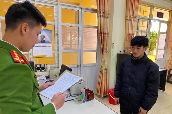 Hoàng Hảo Đông tại cơ quan công an (Ảnh: Công an cung cấp).