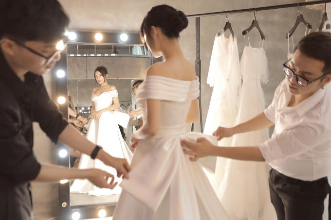 Nhã Phương đích thị là cô dâu của năm khi diện những thiết kế váy cưới trong mơ của mọi cô gái