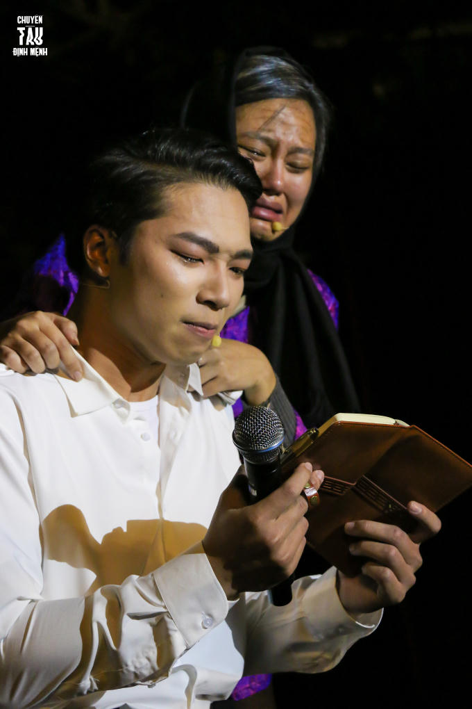 Càng về cuối vở kịch càng được đẩy lên cao trào của cảm xúc.