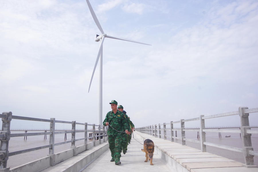 Đồn Biên phòng Cái Cùng tổ chức tuần tra bảo vệ chủ quyền an ninh biên giới đơn vị quản lý.