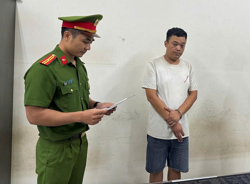 Tạm giữ hình sự lái xe taxi trong vụ 