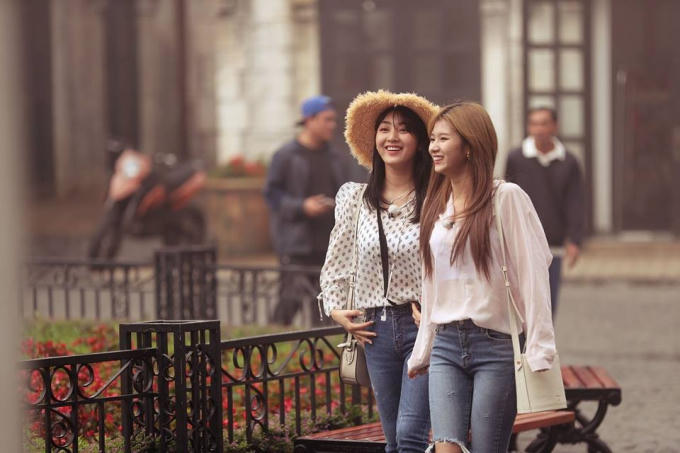 Hai thành viên Jihyo và Sana thực sự bị chinh phục bởi vẻ đẹp hoang sơ của