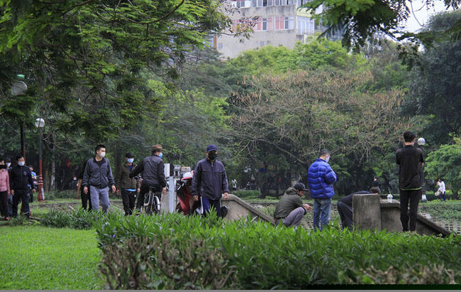 anh: nguoi dan hn nuom nuop tap the duc du co