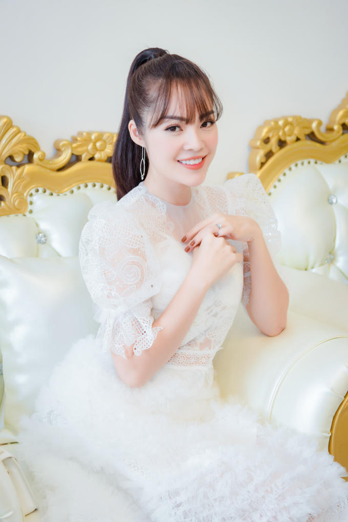 Dương Cẩm Lynh tươi tắn ở sự kiện sau ly hôn