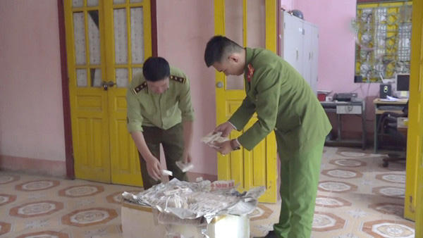 Tổ công tác kiểm tra số hàng không rõ nguồn gốc, xuất xứ.