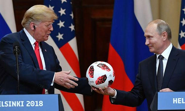 Tổng thống Mỹ Donald Trump và người đồng cấp Tổng thống Nga Vladimir Putin.