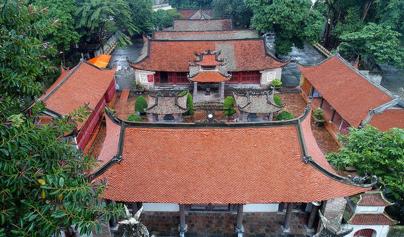 Toàn cảnh đình Chèm nhìn từ trên cao.  