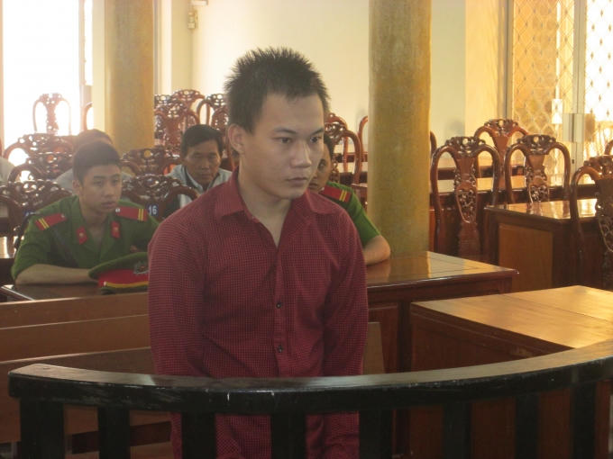 Bị cáo Nguyễn Chí Linh trước vành móng ngựa.