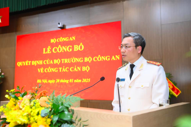 Đại tá Nguyễn Quốc Toản, tân Chánh Văn phòng Bộ Công an phát biểu tại buổi lễ. Ảnh: BCA.