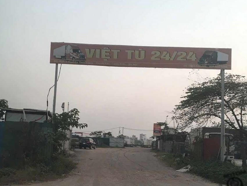 Đất dự án đã bị biến tướng thành bãi xe Việt Tú trông giữ xe 24/24.