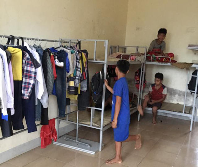 Các em học sinh người Đan Lai ở hai bản Cò Phạt, Khe Búng được miễn toàn bộ học phí, hỗ trợ ăn, ở trong thời gian học tại Trường THCS Môn Sơn.