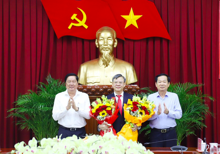 Ông Trương Cảnh Tuyên được giới thiệu để bầu giữ chức Chủ tịch UBND TP.Cần Thơ nhiệm kỳ 2021- 2026. Ảnh: VGP