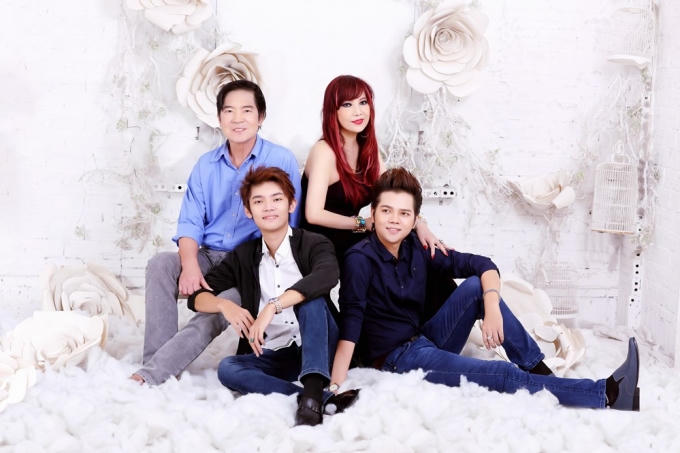 Bảo Yến và Quốc Dũng hạnh phúc bên hai con trai