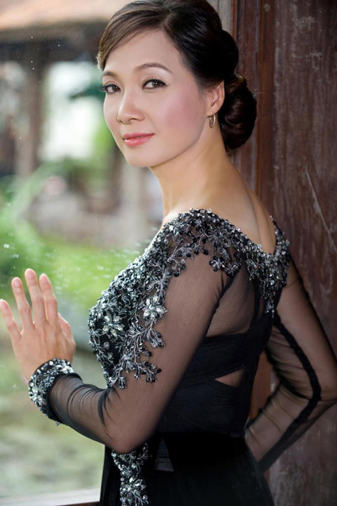 Nghệ sĩ Lê Khanh.