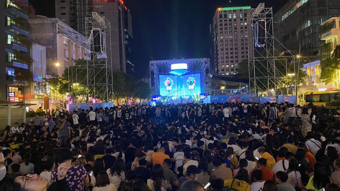 Chờ sự kiện đếm ngược thời khắc chuyển giao năm cũ và năm mới 2020.