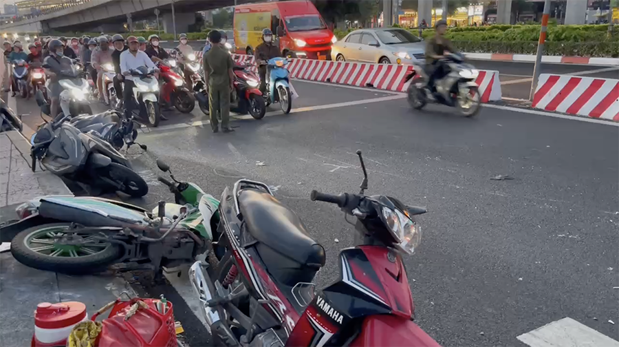 Nhiều người bị thương trong vụ tai nạn liên hoàn.