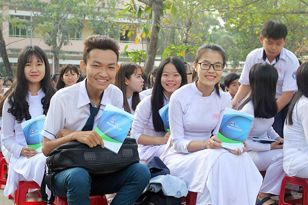 Để giải quyết tận gốc các bất cập, các trường cần chủ động cải cách việc tuyển sinh đại học.