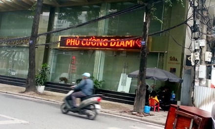 Cửa hàng kinh doanh kim cương của Phú Cường sáng 7/3 đã đóng cửa.