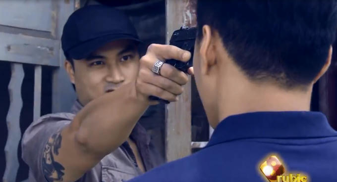 Lê thành đối diện với cái chết trong tập 37 Người phán xử. (Ảnh cắt từ clip).