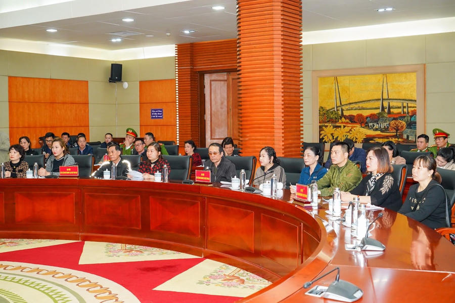 Đại diện các hộ kinh doanh kiến nghị TP có phương án xây lại chợ mới trên nền vị trí chợ Tam Bạc cũ.