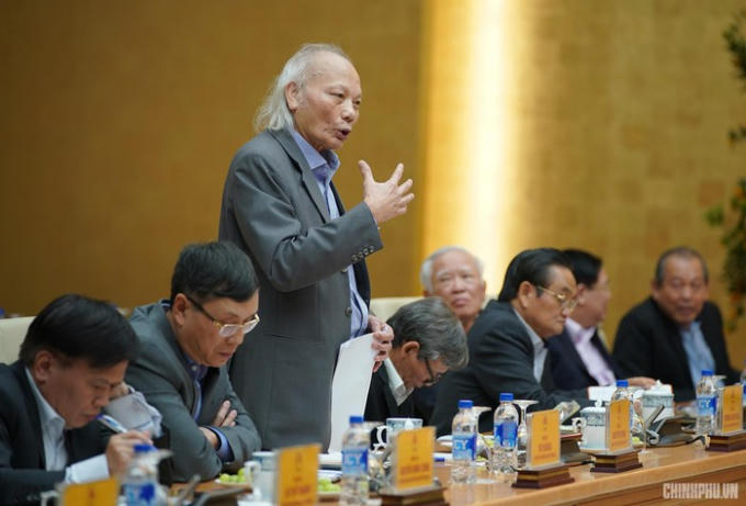 GS. TSKH Nguyễn Mại phát biểu tại buổi làm việc. 