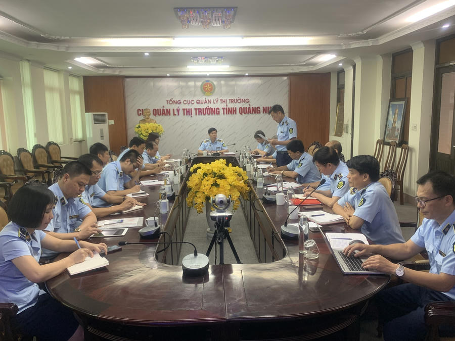 Báo cáo kết quả kiểm tra chuyên đề tại cuộc họp triển khai các nhiệm vụ chuyên môn. (Ảnh: