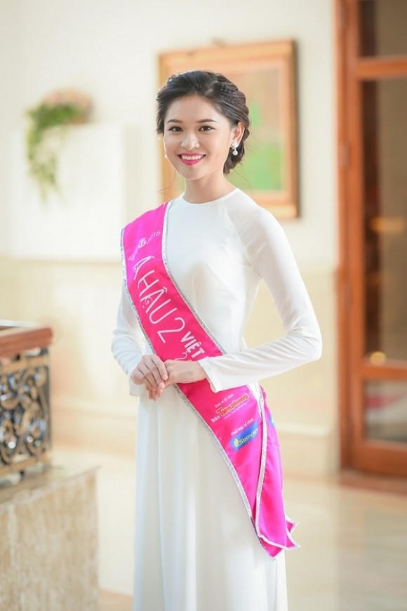 Á hậu Thùy Dung là Hoa khôi Đại học Ngoại thương TP.HCM 2016.