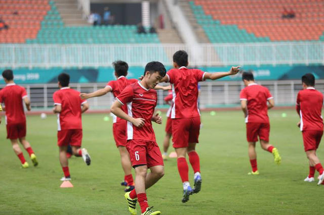 Xuân Trường được đá chính ở trận then chốt với Hàn Quốc.