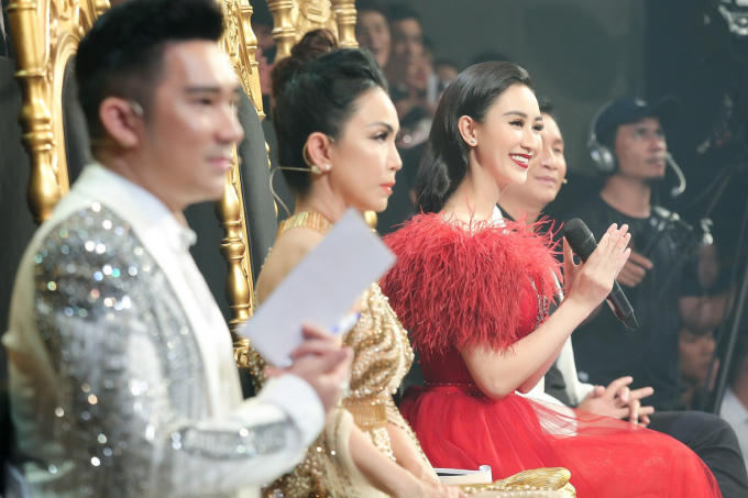 Hà Thu hóa nữ hoàng lửa dẫn dắt chung kết Duyên dáng Bolero 2018