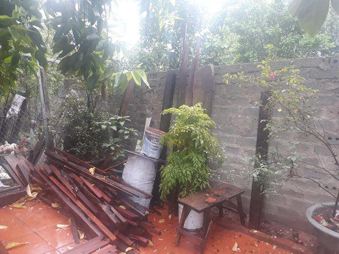 Công trình bờ tường rào lấn chiếm diện tích đất Ao công.