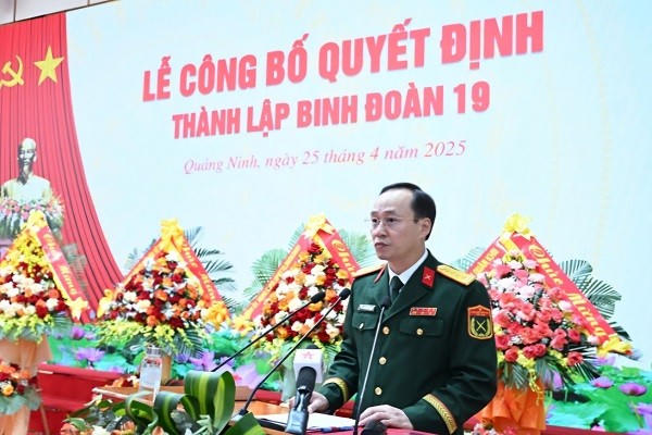 Đại tá Đỗ Mạnh Khảm, Phó Bí thư Đảng ủy, Tư lệnh Binh đoàn 19 phát biểu tại buổi lễ.