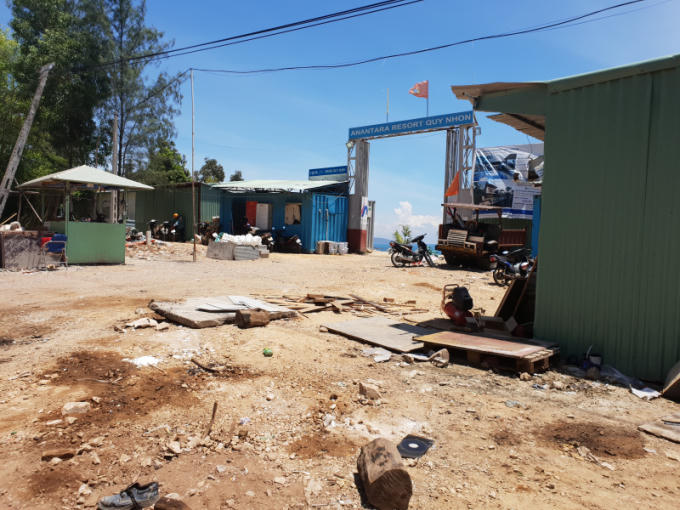 Hành vi mở đường đấu nối ra QL1D trái phép tại dự án Anantara Resort Quy Nhơn của Công ty TNHH Du lịch Bãi Dài....