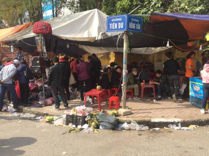 Một góc khác của quán nước dọc đường Tiên Du