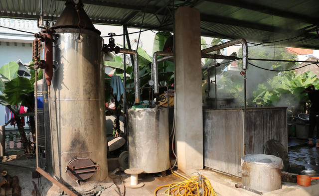 Hệ thống nồi hơi được dùng để luộc bánh chưng của người dân làng Tranh Khúc (xã Duyên Hà, Thanh Trì, Hà Nội). Với một nồi hơi cao hơn 3 mét, hơi nóng được dẫn qua ống tới đáy nồi bánh, khiến trong lòng nồi có sức nóng đặc biệt, vừa sâu, vừa đều. Công nghệ này giúp giảm thời gian luộc bánh từ hơn 10 tiếng xuống còn 7 tiếng đồng.