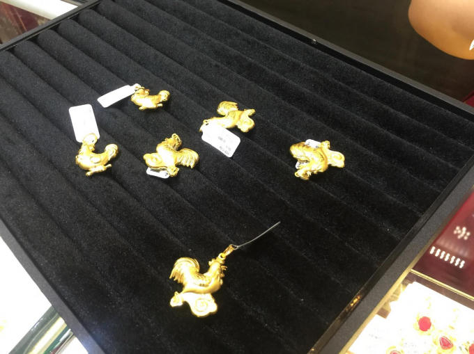 Mỗi con gà vàng có giá trị từ khoảng 3,9 đến 4,7 triệu đồng.