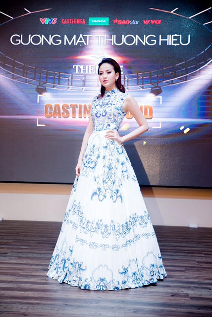 Hoa kh&ocirc;i du lịch Việt Nam Kh&aacute;nh Ng&acirc;n lộng lẫy như c&ocirc;ng ch&uacute;a đi casting The Face sau đăng quang