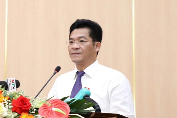 Ông Trần Anh Dũng, Phó Chủ tịch Thường trực UBND tỉnh Nam Định phát biểu tại kỳ họp.