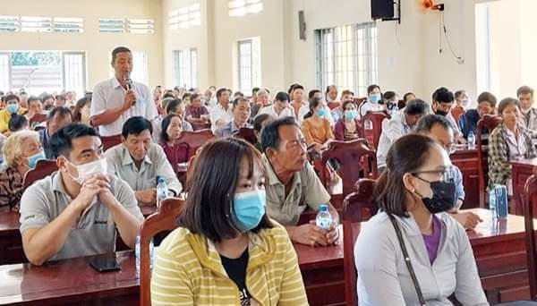 Người dân xã Hưng Lộc phát biểu ý kiến liên quan đến việc bồi thường, hỗ trợ từ dự án.