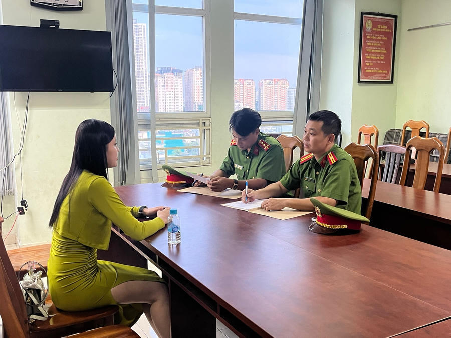 Hạnh tại cơ quan điều tra (Ảnh: Công an cung cấp).