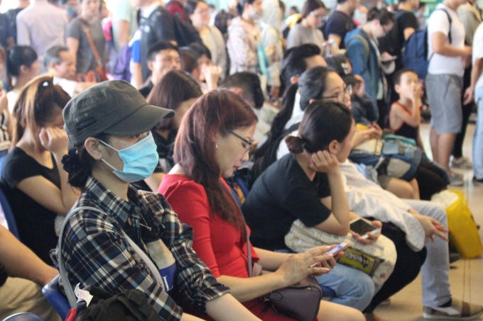 Tiếp tục "chờ đợi"