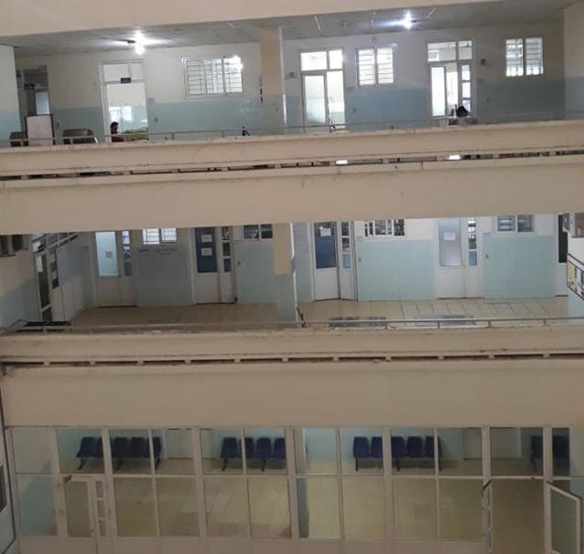 So với ngày thường, bệnh nhân điều trị nội trú giảm khoảng 60 - 70%; còn bệnh nhân điều trị ngoại trú giảm khoảng 70 - 80%. Trong thời điểm này, thường ốm nhẹ các cháu ít được đưa đến viện thăm khám. 