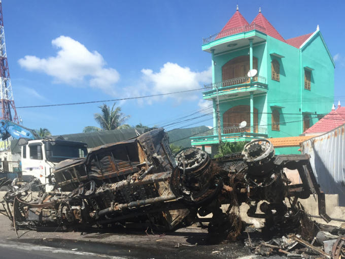 Hiện trường vụ tai nạn khiến người đàn ông tử vong tại chỗ. (Ảnh: báo Vietnamnet)