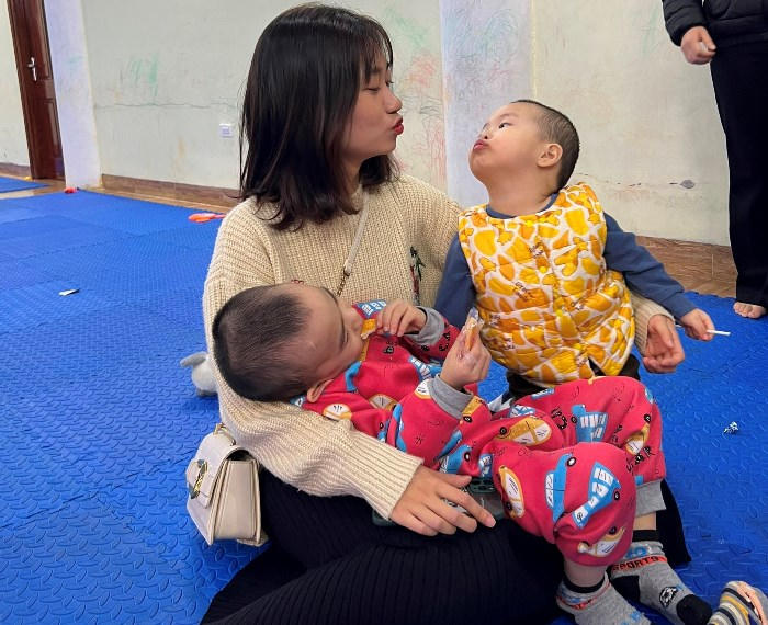 Chính sự đồng cảm của các cán bộ ngành Kiểm sát với 33 em nhỏ tại Chùa là sự động viên vô cùng to lớn với các em cũng như các Sư ở đây.